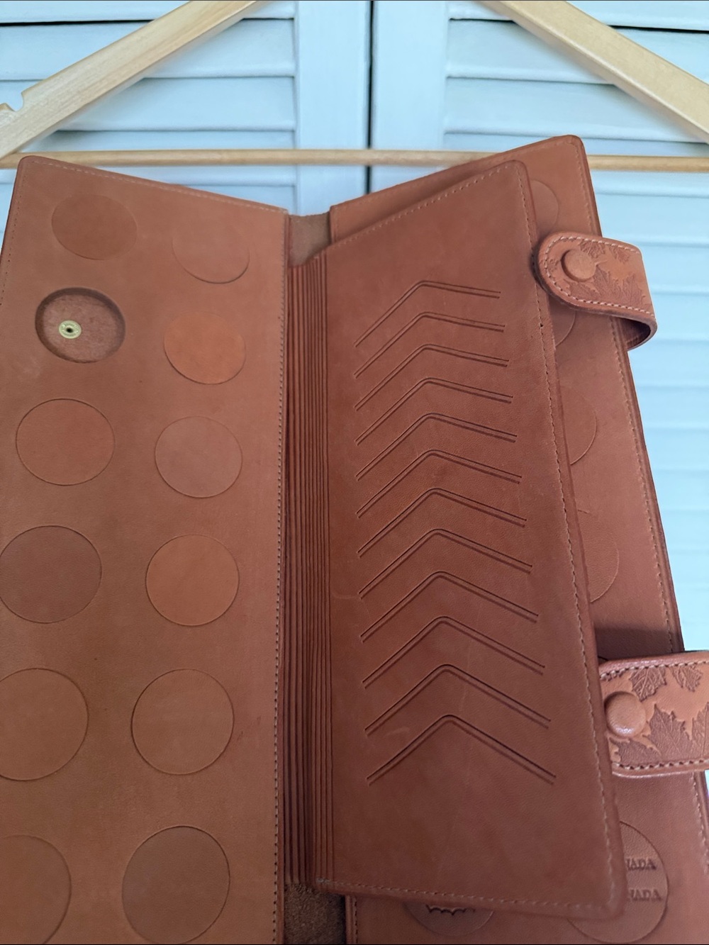 Royal Canadian Mint Coin Tan Leather Wallet with Multiple Coin and Slots